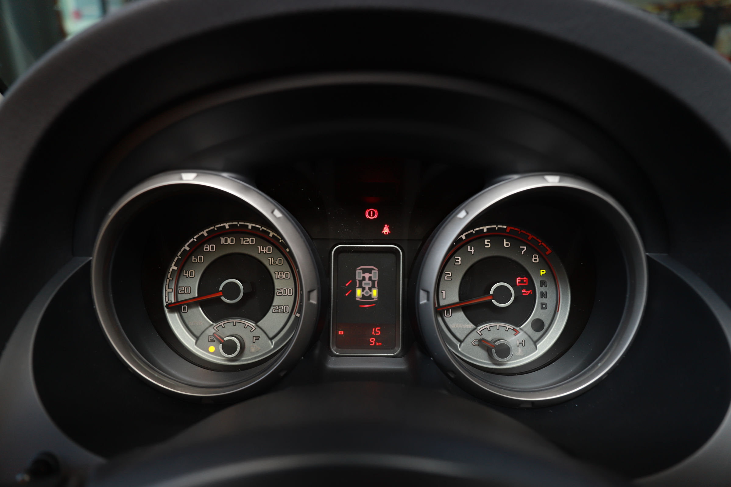 帕杰罗v77与lc100陆巡4500哪个好,2020款三菱进口帕杰罗越野视频