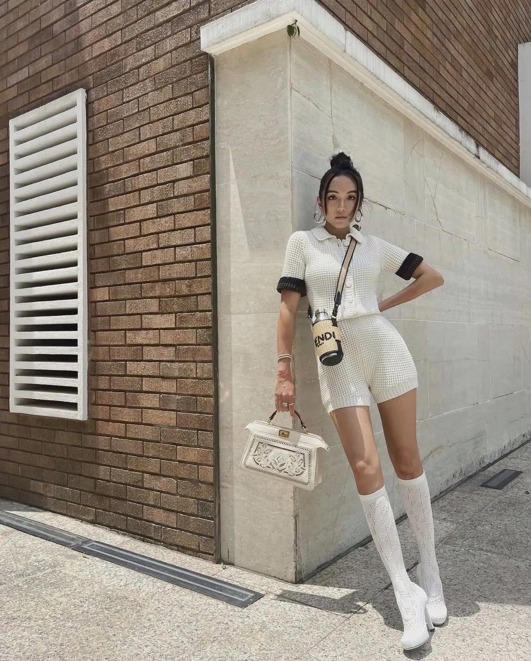 瑜伽服后面的球,瑜伽服后面蝴蝶结