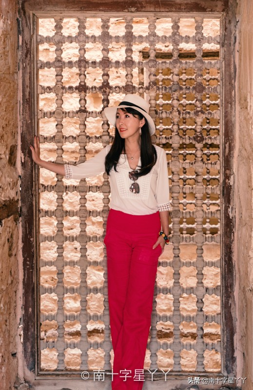 一半沙漠一半海洋图片,一半沙漠一半湖水