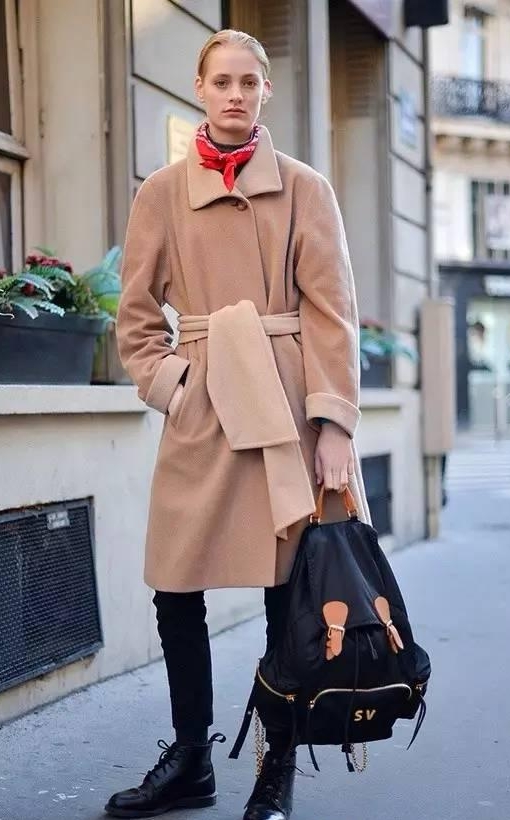 过了40岁的女人，这3种包包再喜欢也别背了，俗气不说还很掉档