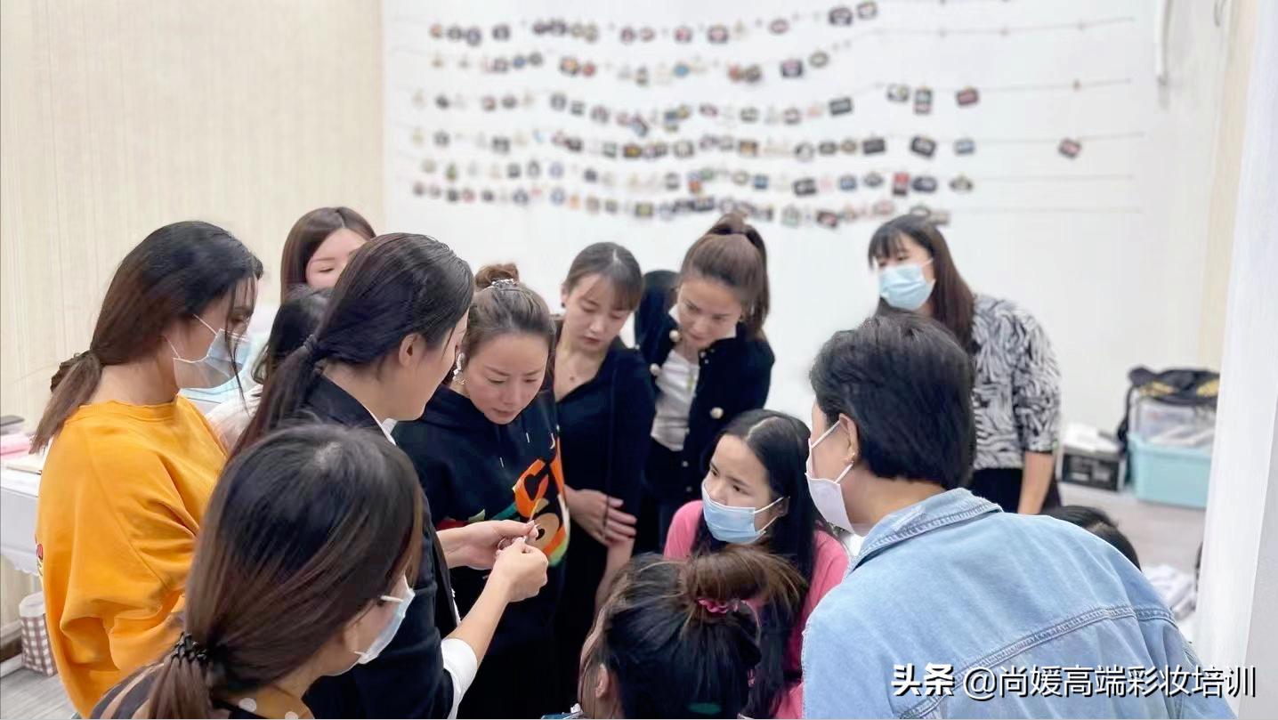 绾㈠獩缇庣敳,绾㈠獩褰㈣薄缇庡璁捐瀛﹂櫌