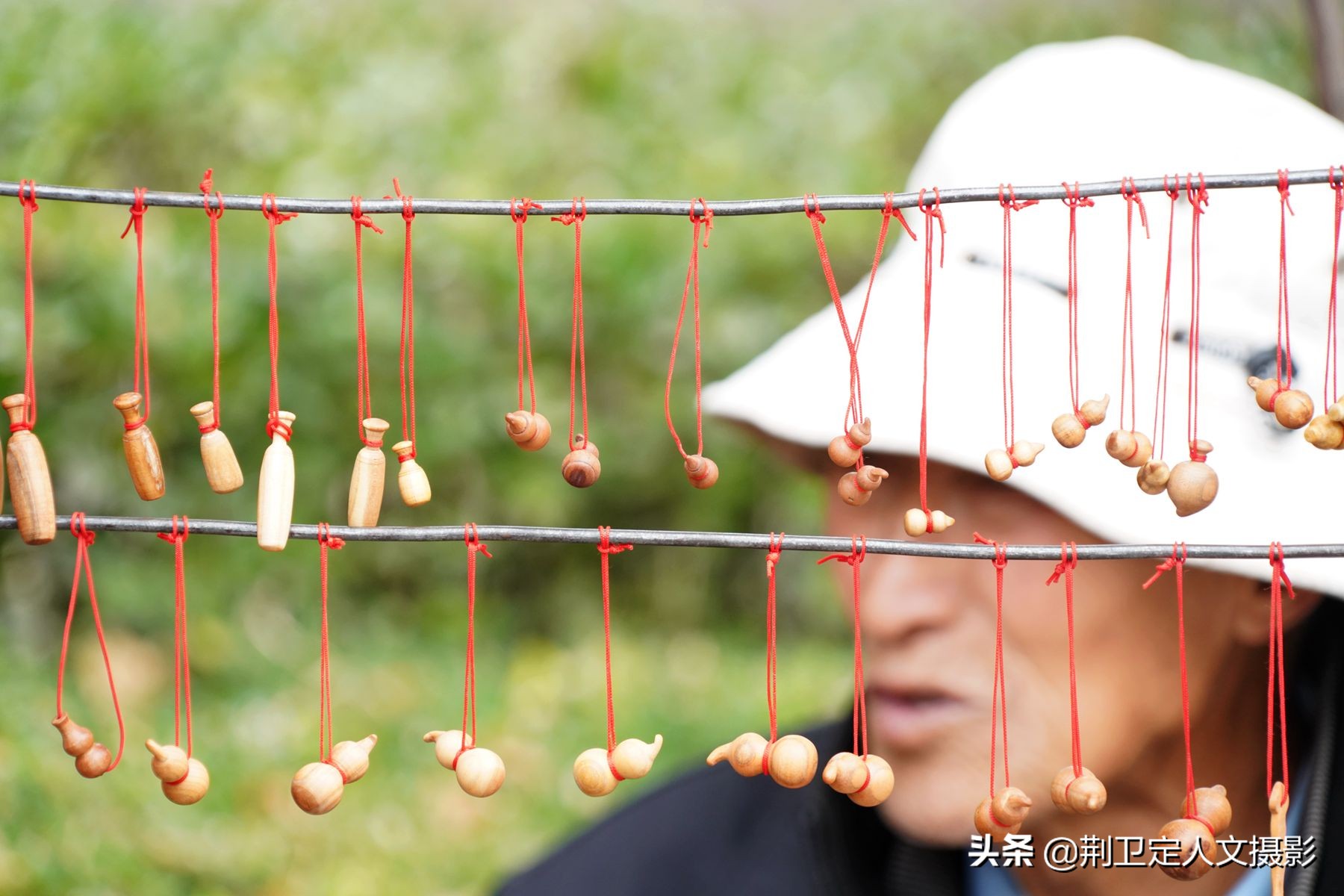 76岁老人做木匠,农村大爷自制木工车床