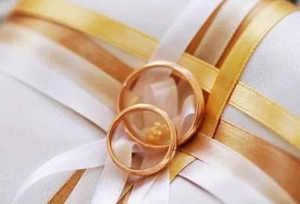 黄金、铂金钻戒戴久了，不如以前亮？怎么办？狮子优选珠宝课堂