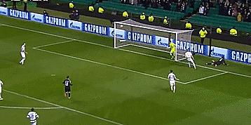 在足球比赛后卫如何正确的跑位,足球跑位的正确方法与技巧