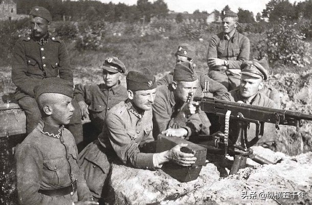 苏波战争波兰占领了苏联哪些地区,二战苏德互不侵犯苏联入侵波兰