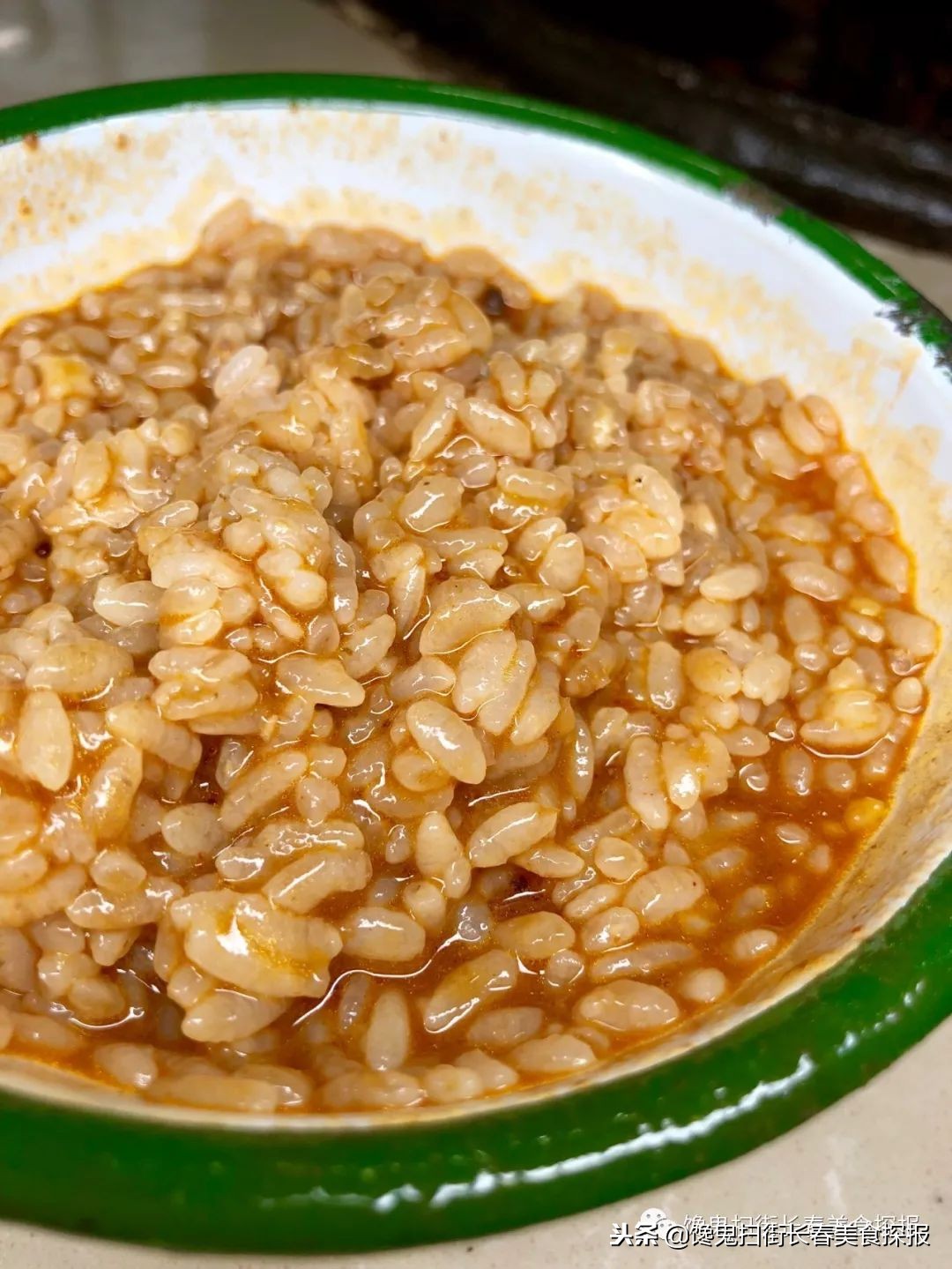 南湖别墅区藏个旧屯子，铁锅炖鱼天天爆满据说空姐都吃胖了！