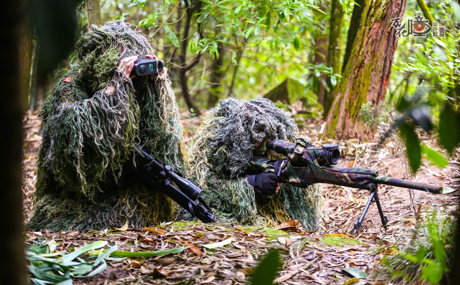 *击狙**手能盲狙目标吗，真正的*击狙**手喊话别被游戏欺骗了