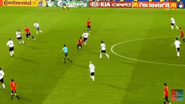 托雷斯退役回顾金童,致敬金童托雷斯