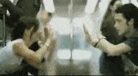 gif搞笑动图给我两块钱,把钱买完的搞笑图片