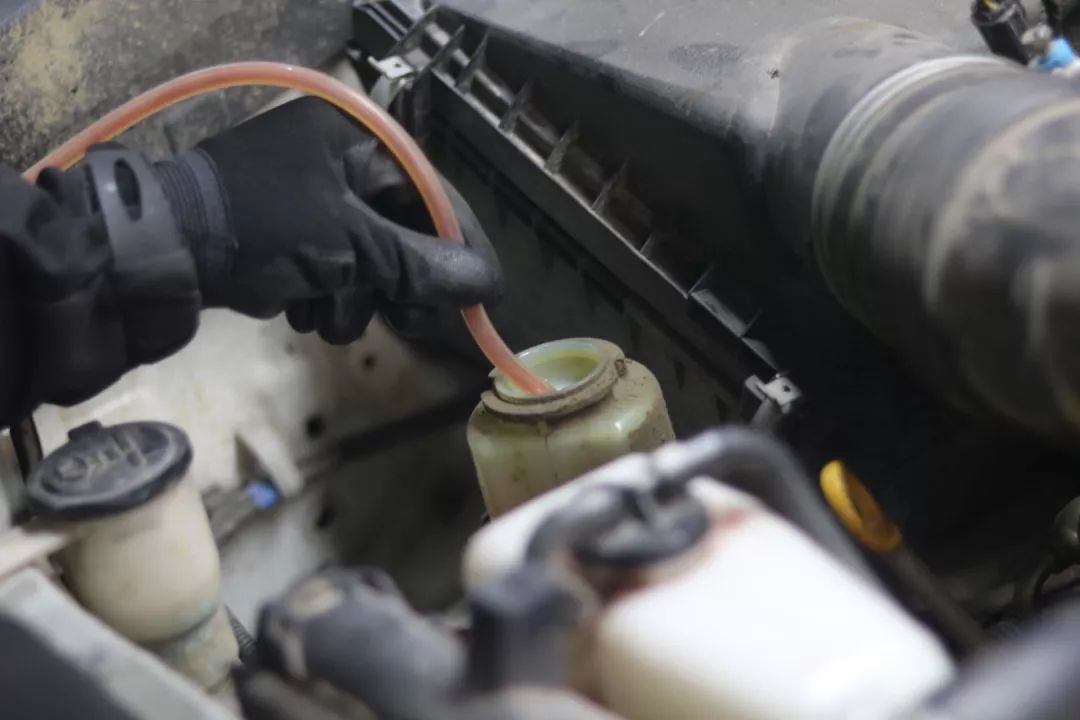 怪兽修车:翻新“残损不堪”的二手霸道LC150,满血复活变新车