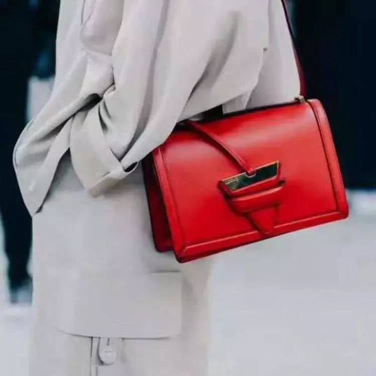 第一只名牌包怎么选