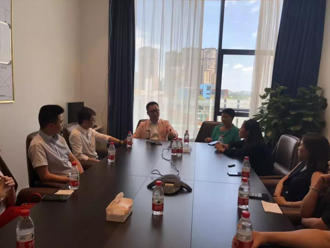 瑞信投资管理团队到访四川圣丽整形美容医院，了解医院发展情况