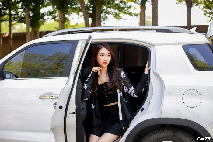 走稳重路线,北京现代ix35路上行驶视频