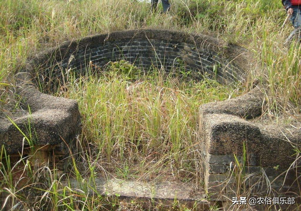 清明节上坟烧纸的正确方法,清明节扫墓白纸还是黄纸