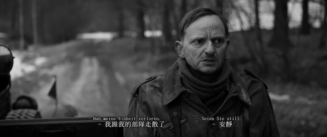 《冒牌上尉》:19岁少年逃兵的刽子手生涯,极权主义下的人性拷问