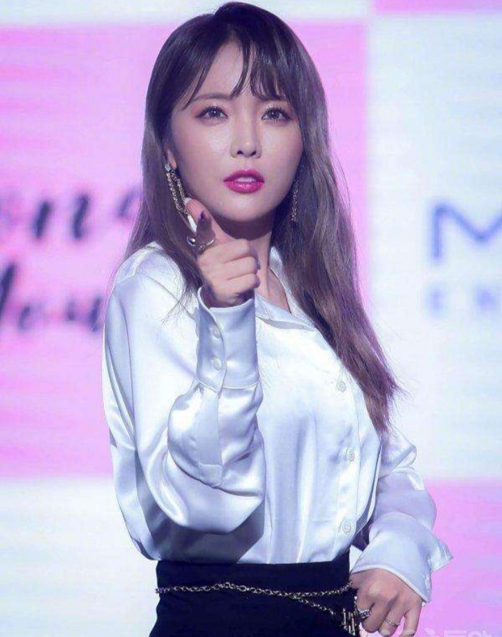 韩*歌国**手洪真英为何能够霸屏中国网络？网友：歌好，人好！