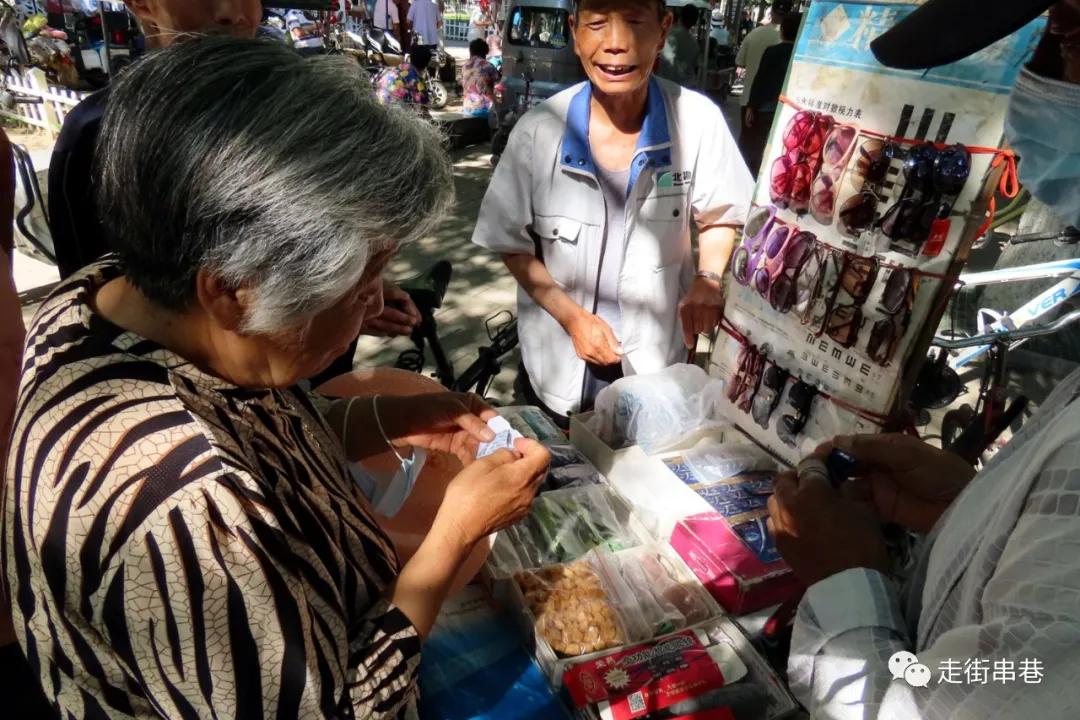 疫情期间还有人摆地摊吗,疫情期间摆摊生活的人