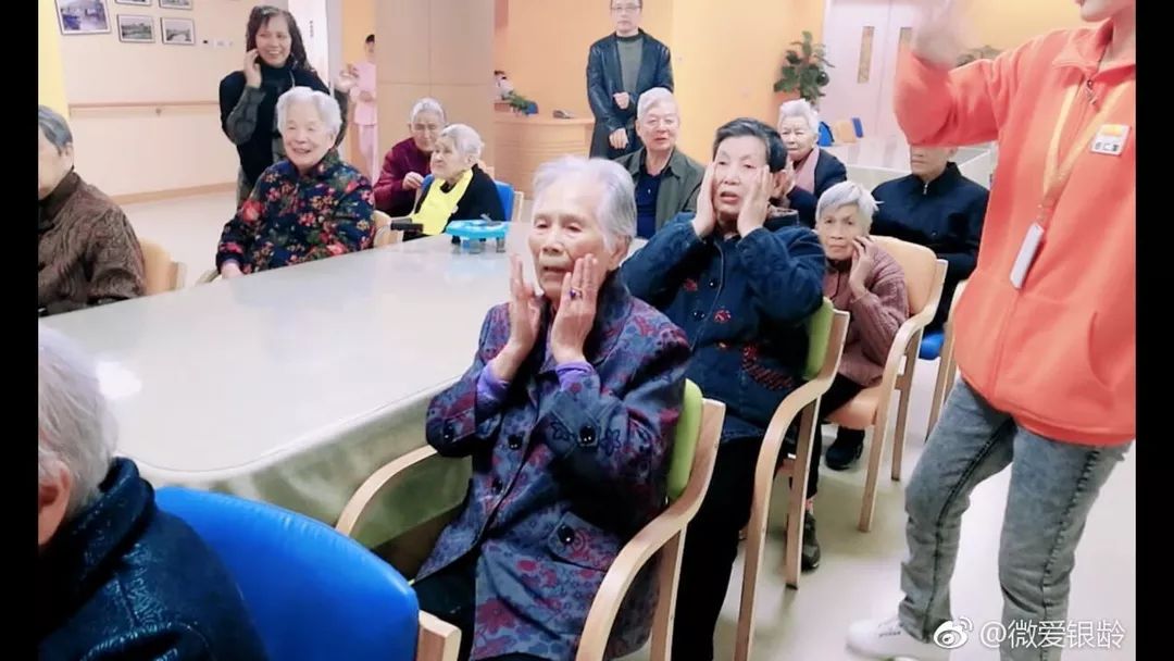 学生会的“璐瑶姐”、潜心公益的“爱心天使”、敢坐滑翔机的超飒女孩儿驾到