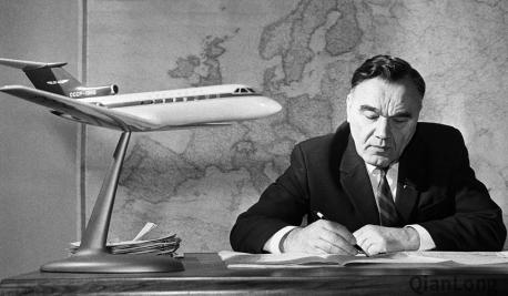 这事靠谱吗？航模爱好者设计顶级飞机，有位大师逆袭成功