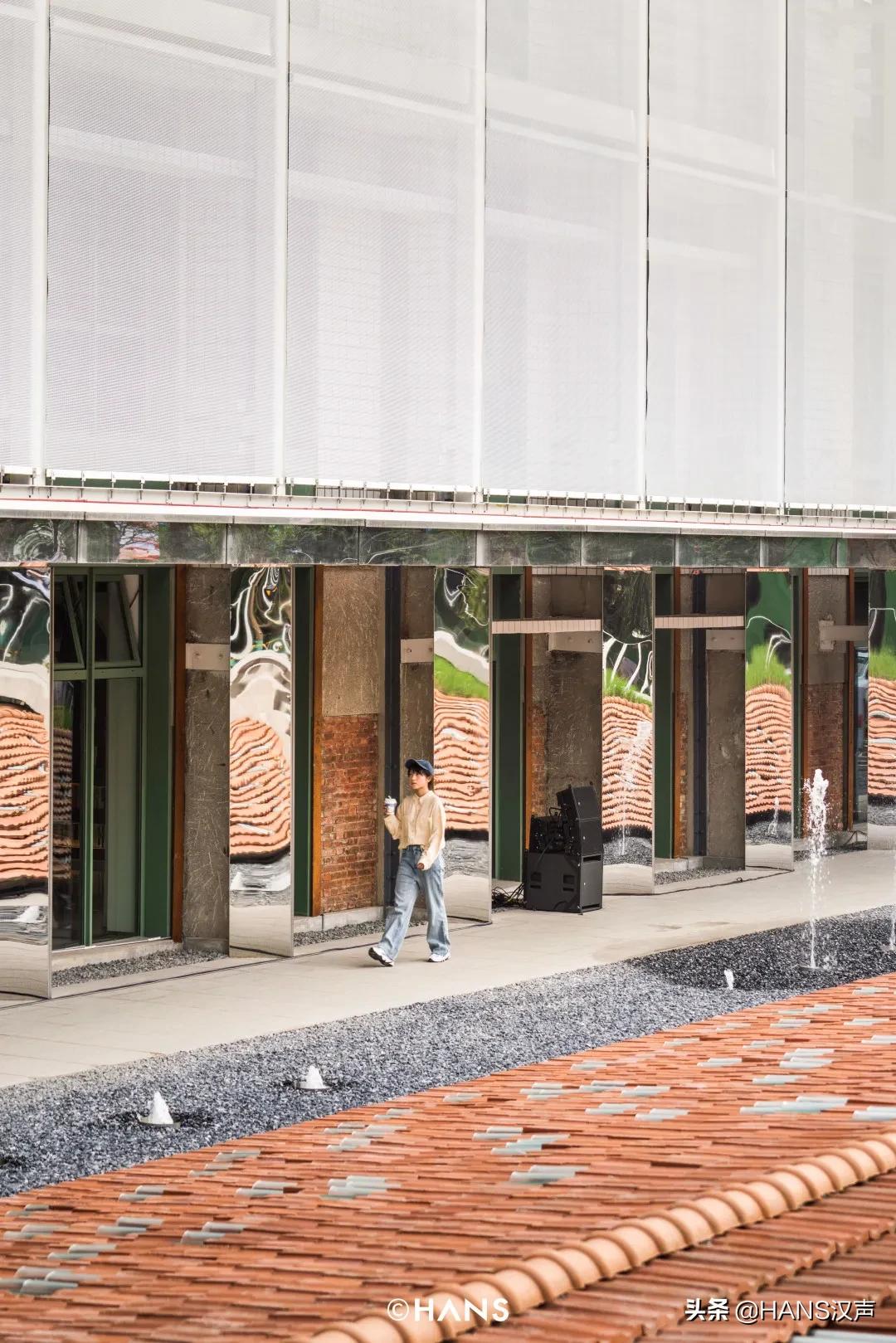 青山区红房子光影秀,青山红房子网红打卡地