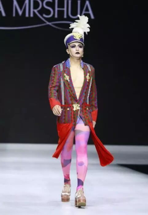 陈志朋厚底鞋,陈志朋穿白皮靴