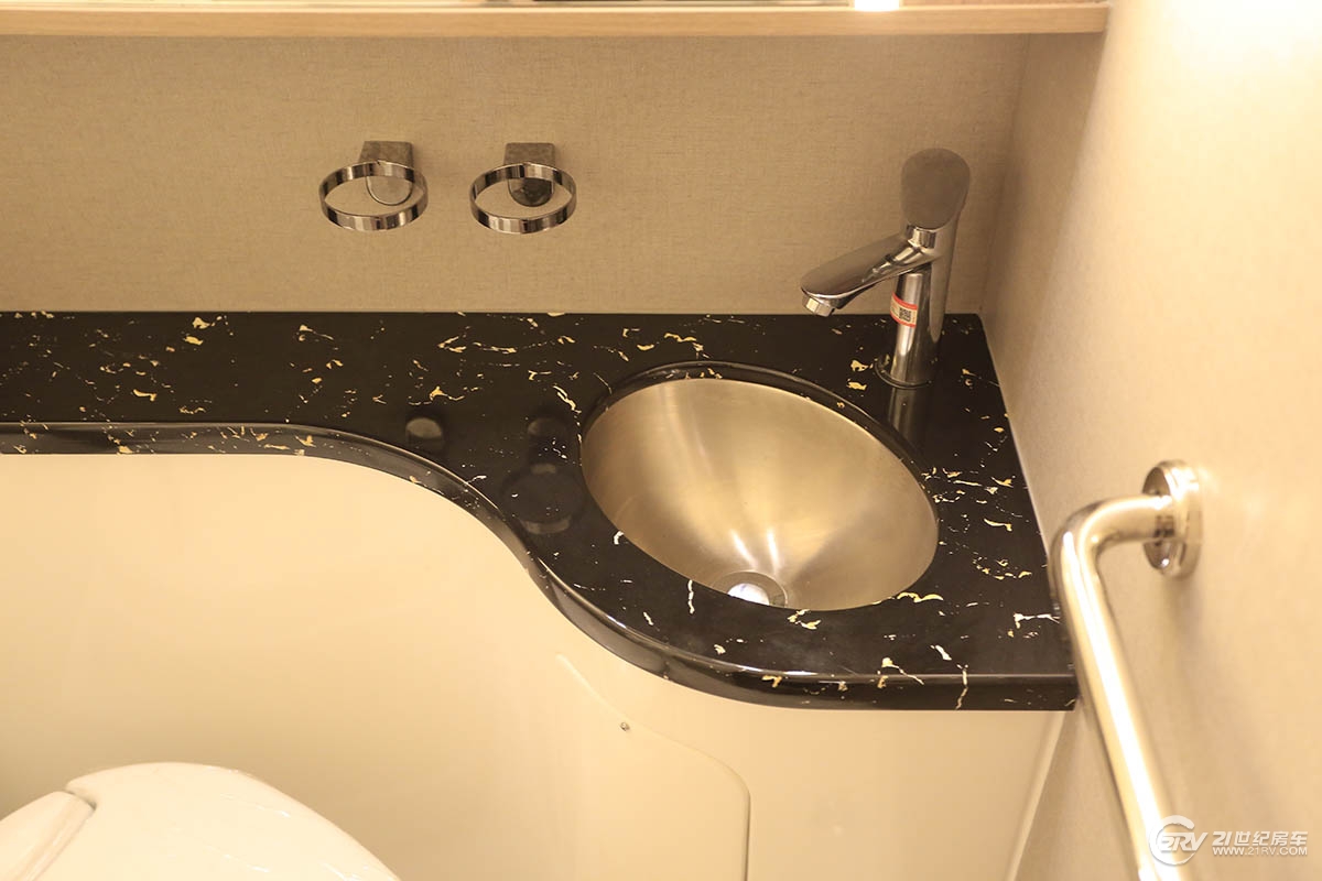 中天房车新季风畅游款,最新版的大通t型房车价格