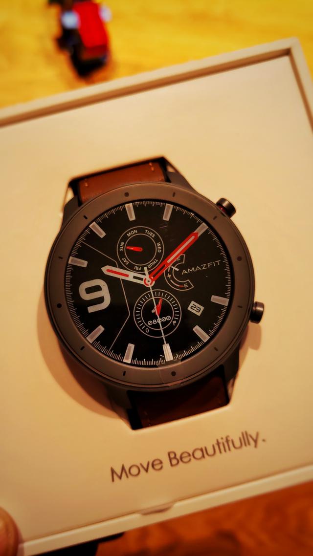 applewatch能和哪款手表相媲美,有了智能手表还要买智能手环