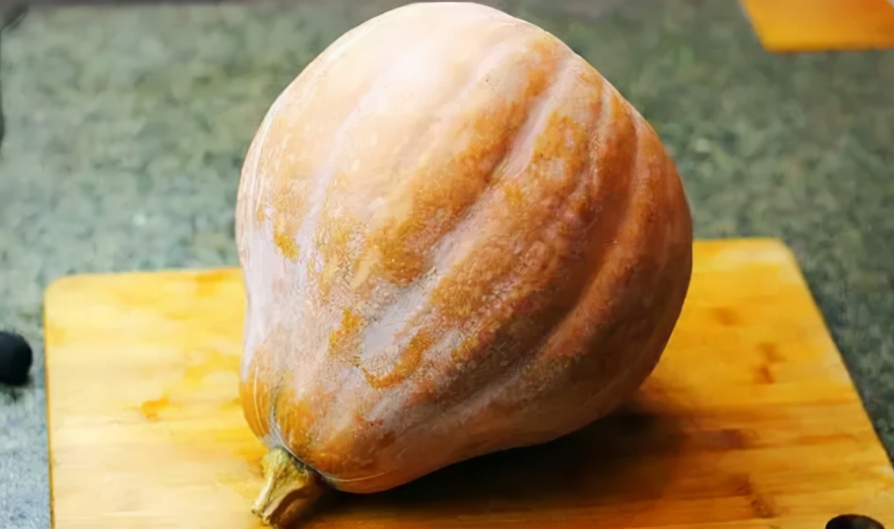 女人经常吃南瓜子的好处,每天吃多少南瓜可以防止皮肤变黄