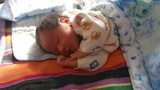 37周见红了但肚子不痛一般多久生,怀孕37周胎儿入盆了还要多久能生