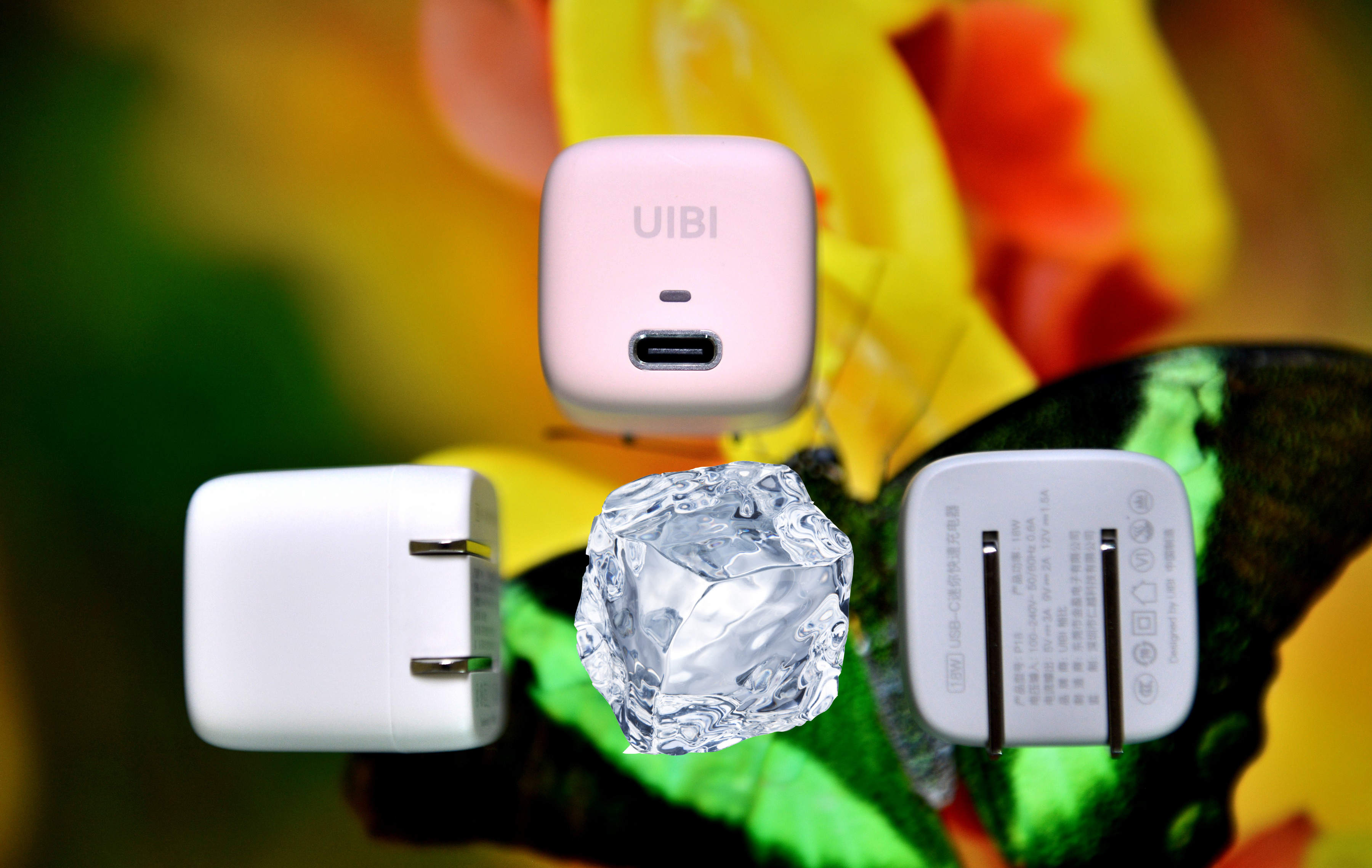 视觉清凉、温婉圆润的“小冰块”——UIBI柚比迷你快速充电器