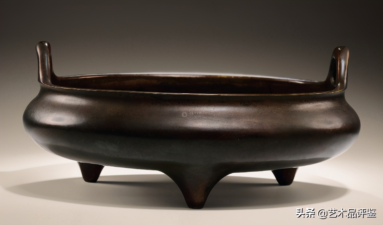 明代双耳老铜香炉大明宣德款价格,明代簋式双龙抱款铜香炉值多少钱