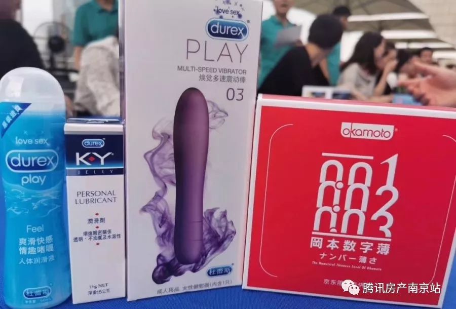 裸眼4D塑胶人工湖、水泥地上种草皮，开发商那些骚断腰的迷惑行为