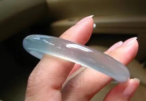 婆婆送的老翡翠手镯,婆婆送百年翡翠手镯