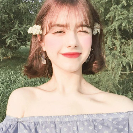 17岁俄罗斯妹子走红，韩妆化得出神入化，被封为“人间水蜜桃”！