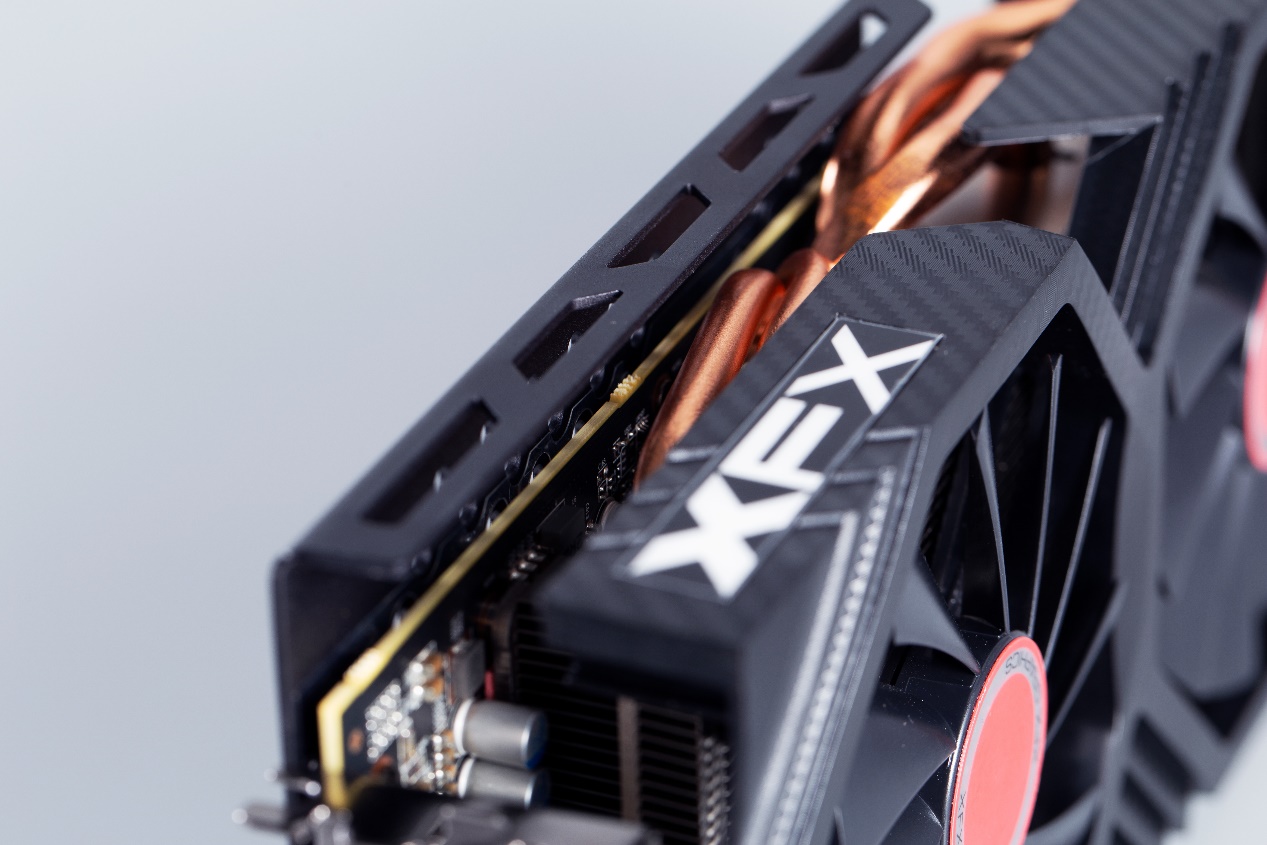 你如何评价amdrx590显卡,amdrx590相当于现在什么显卡