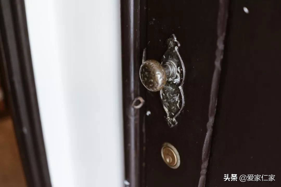 她买下32㎡上海老旧学区房,为女儿打造小桃园,还有超舒适大庭院