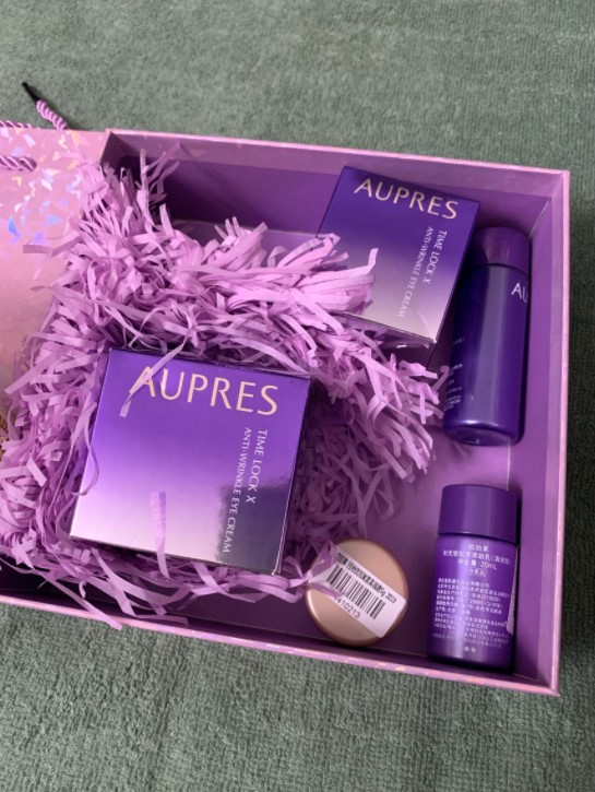 欧珀莱臻源眼霜和小紫钻哪个好,欧珀莱眼霜小紫钻适合敏感肌吗