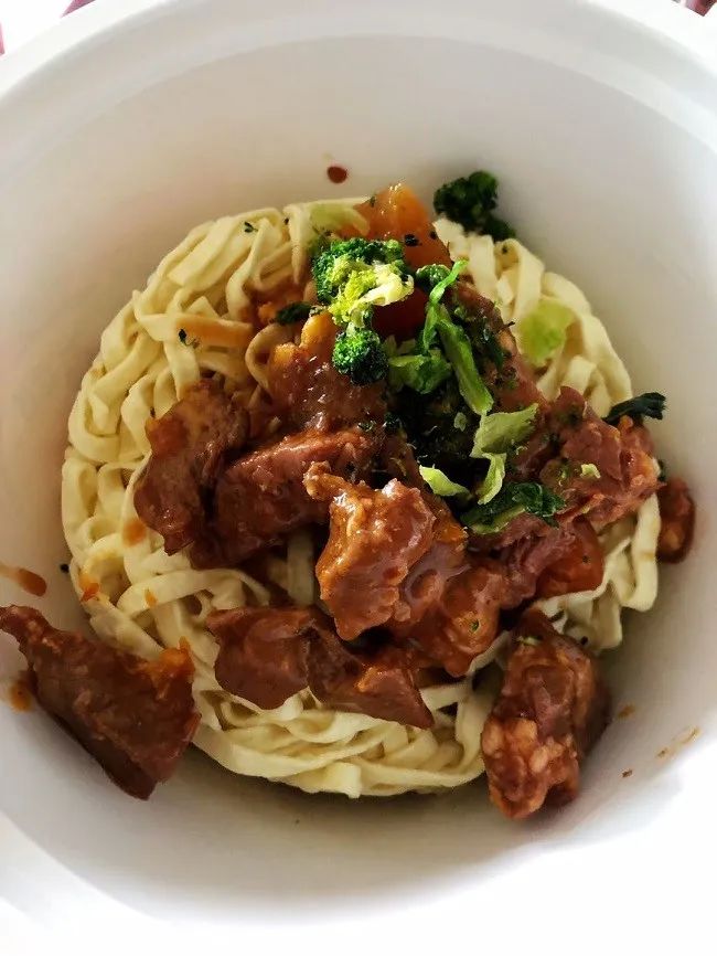 方便面条料包测评,泡面测评康师傅红烧牛肉面