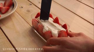 现在很火的草莓蛋糕,最新韩国草莓蛋糕