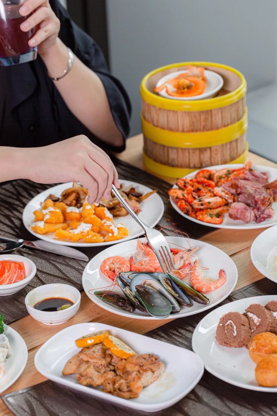 五一上海空中旋转餐厅自助餐,一家超有性价比的自助餐厅