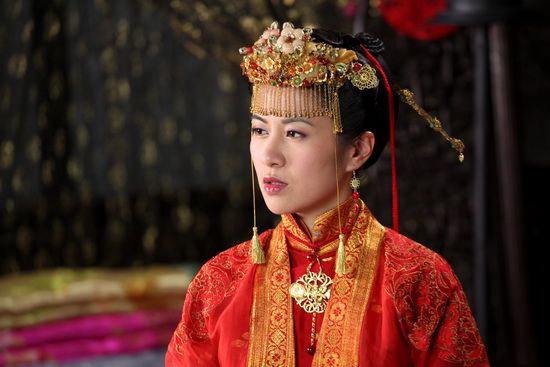 曾经的TVB当家花旦被嘲“下降头”，与黄奕开怼要走黑红路线