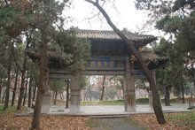 此地3000亩,只葬了一个家族,拥有10万多座坟冢,94年申遗成功