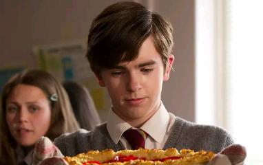 良医里肖恩的扮演者弗莱迪海默,良医肖恩扮演者弗莱迪海默的老婆