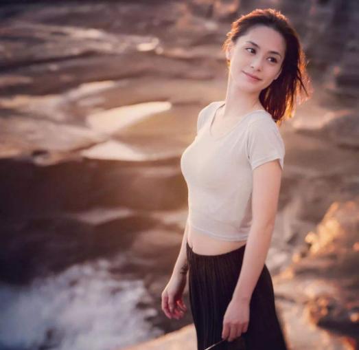 阿娇头部受伤缠绷带照曝光,阿娇受伤后拆绷带首露面