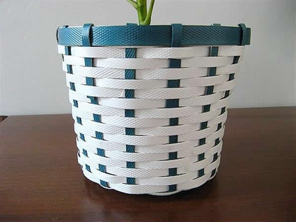 打包带编手工花篮教程视频,教你用打包带编圆篮子视频