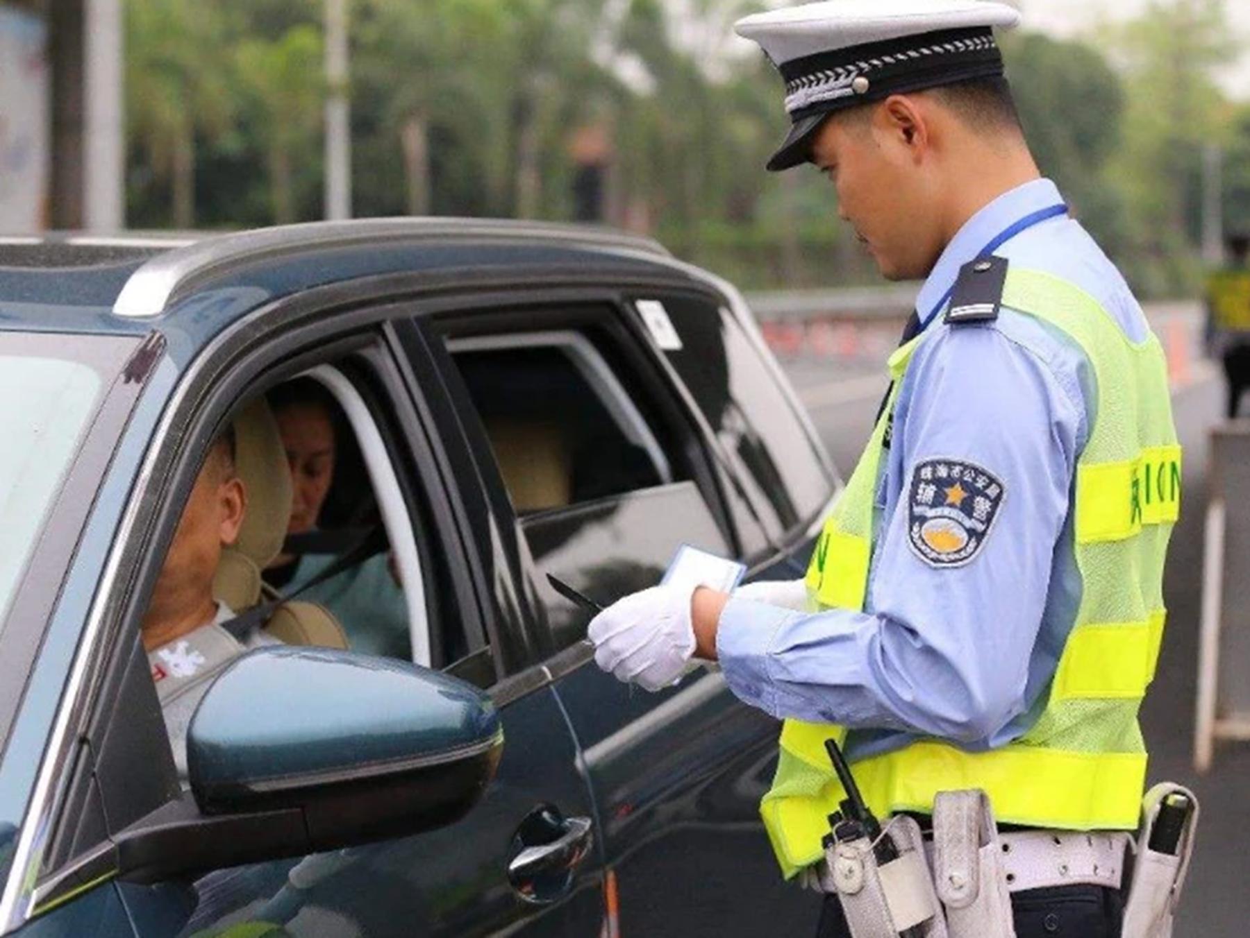 汽车被贴罚单用什么清理好,汽车被贴罚单不管会怎样