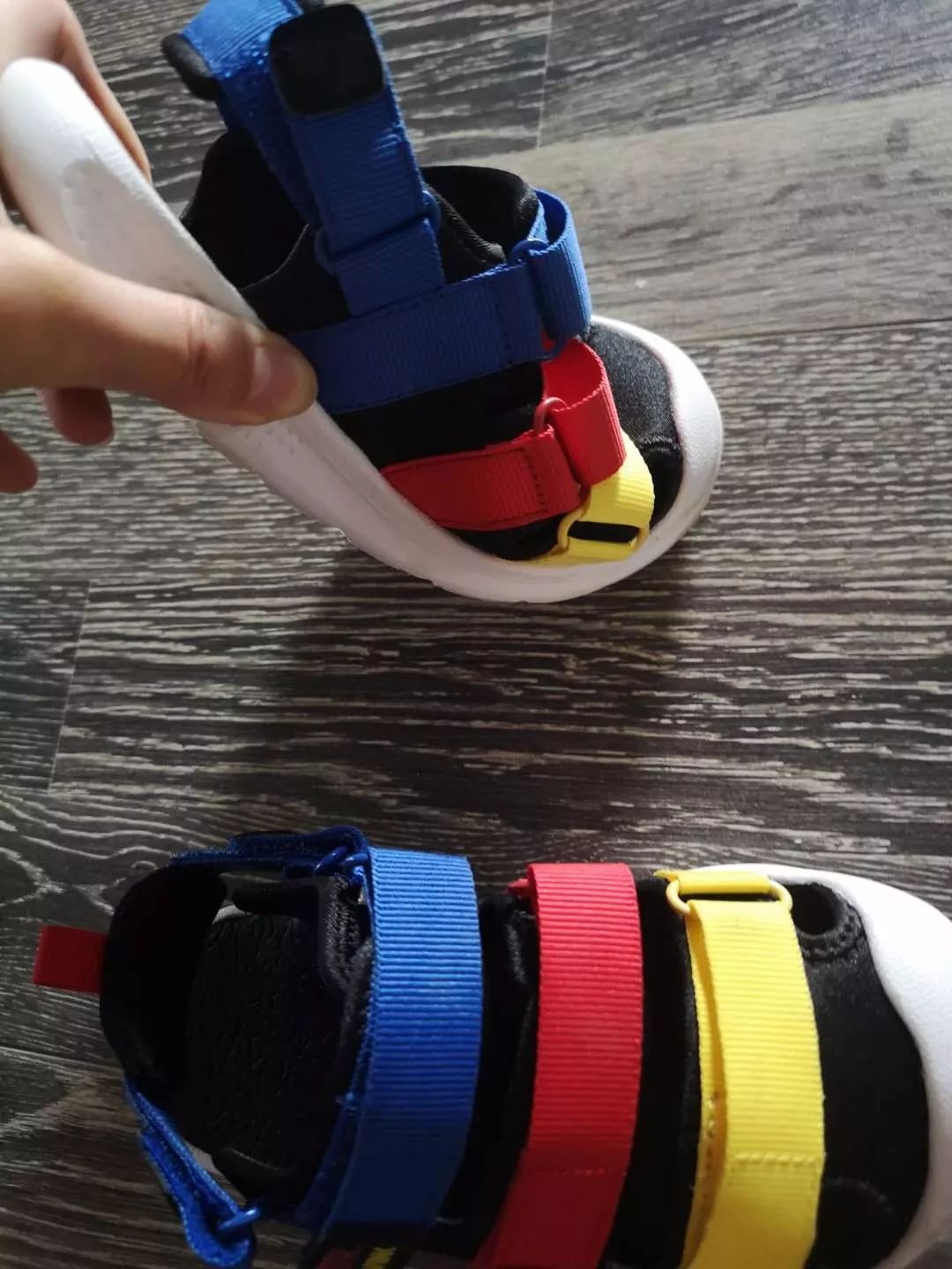 安踏怕是疯了!跟着荣妈用地摊儿的价格买专柜的好货