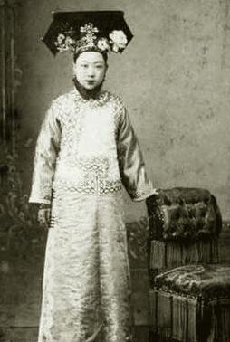 性格潇洒的小燕子，备受宠爱的紫薇，她们在历史上真的存在吗？