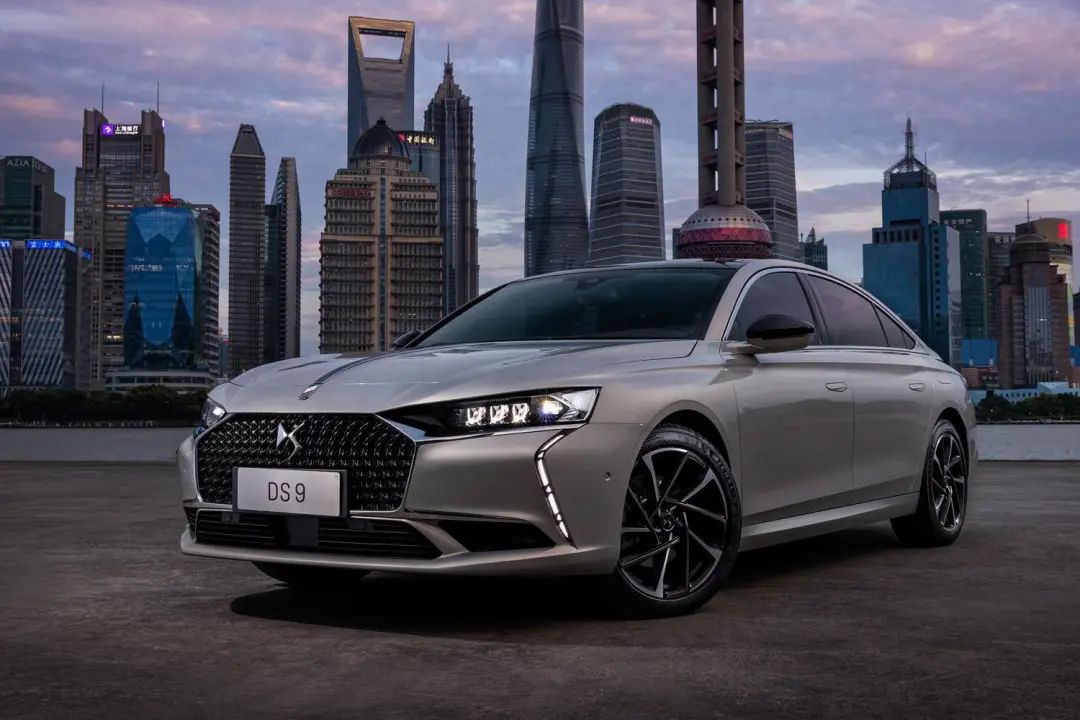 法系豪华ds9,法系高端ds9前驱的吗