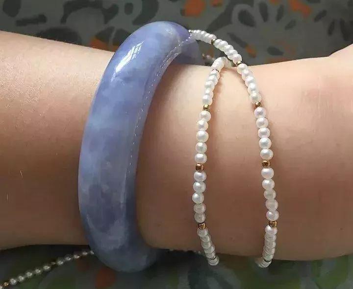 玉镯款式太单调？6种“叠搭法”不怕你撞衫就怕你太时髦